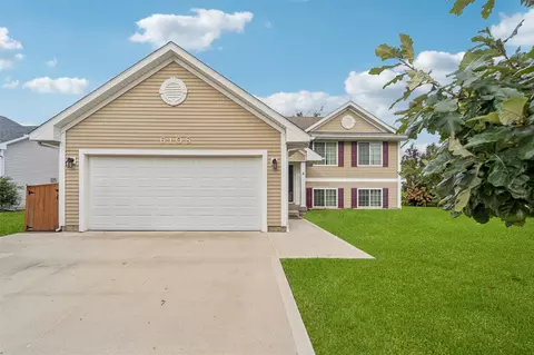 6108 NW 49th St, Johnston, IA 50131