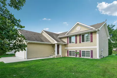 6108 NW 49th St, Johnston, IA 50131
