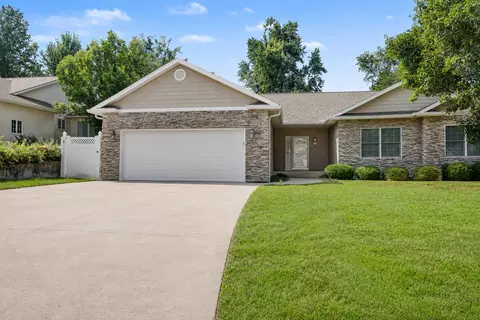 18 Weaver Dr, Ottumwa, IA 52501