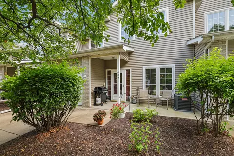 1153 S 52nd St #1407, West Des Moines, IA 50265