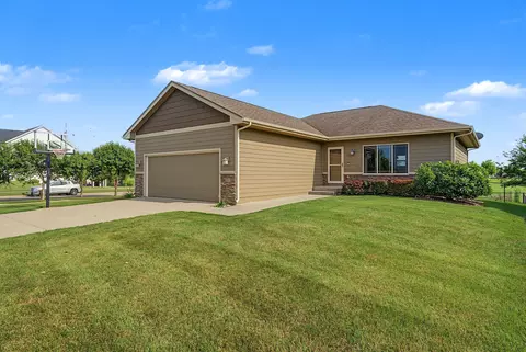 805 NW Reinhart Dr, Ankeny, IA 50023