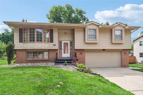 8504 Winston Ave, Urbandale, IA 50322