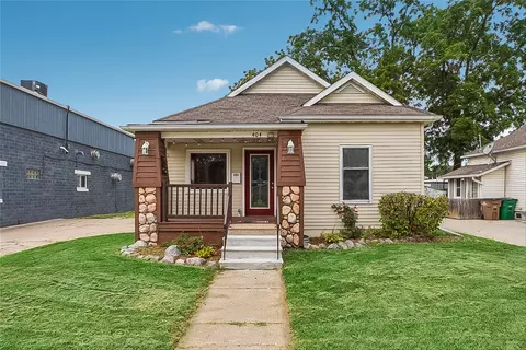 404 4th St, West Des Moines, IA 50265