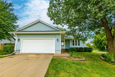 234 E Bundy Ave, Des Moines, IA 50315