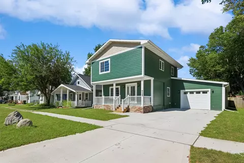 715 5th St, Perry, IA 50220