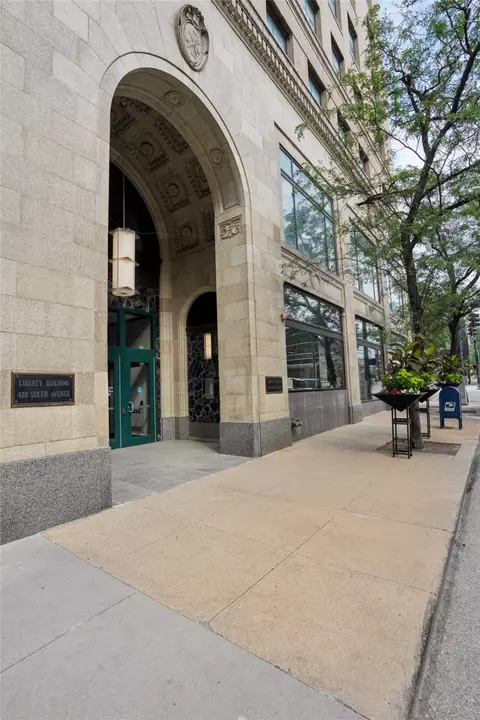 418 6th Ave #905, Des Moines, IA 50309