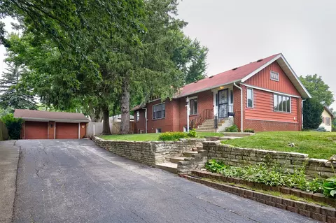 320 N 2nd St, Carlisle, IA 50047