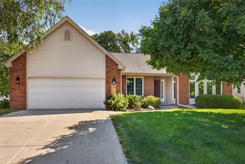 517 58th St, West Des Moines, IA 50266
