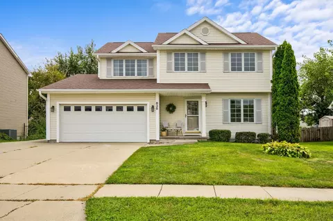 825 Spruce St, Waukee, IA 50263
