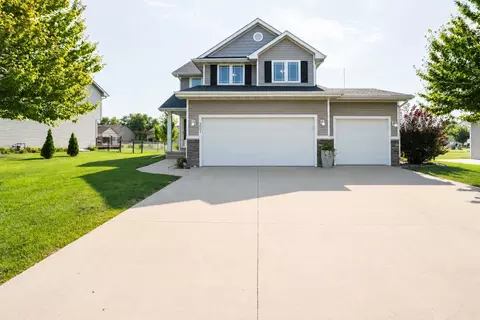 3001 SE Cobblestone Dr, Grimes, IA 50111