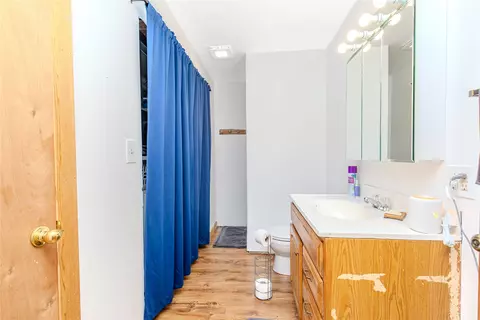 Bath - 3254 White Pole Rd, Stuart, IA 50250 photo 1 of 1