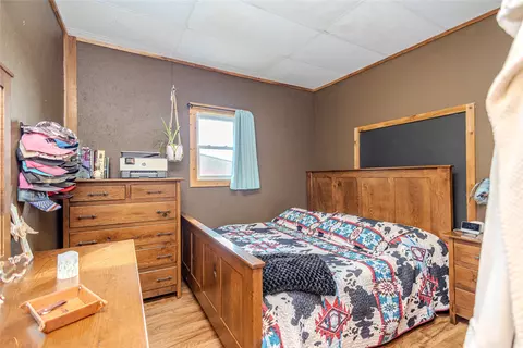 Bedroom - 3254 White Pole Rd, Stuart, IA 50250 photo 2 of 3
