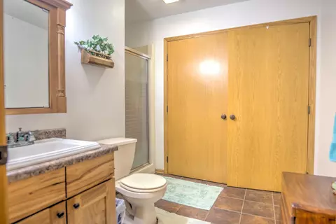 Bath - 3254 White Pole Rd, Stuart, IA 50250 photo 2 of 3