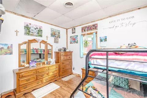Bedroom - 3254 White Pole Rd, Stuart, IA 50250 photo 1 of 3