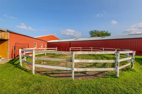 Exterior - 3254 White Pole Rd, Stuart, IA 50250 photo 2 of 5