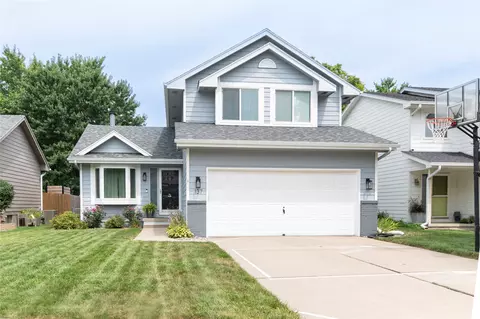 137 28th Ct, West Des Moines, IA 50265
