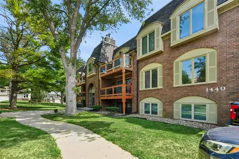 1440 20th St #9, West Des Moines, IA 50265