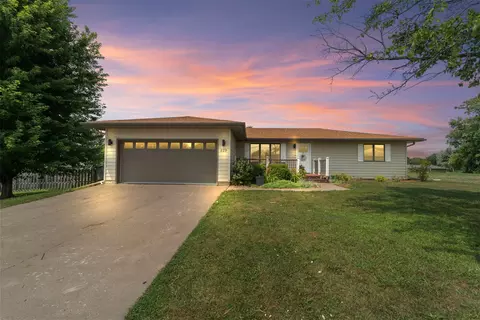 829 E 8th St S, Newton, IA 50208