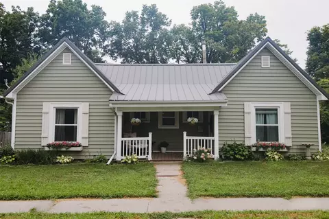 306 E Buchanan St, Winterset, IA 50273