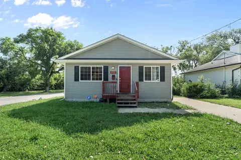 2121 E 25th St, Des Moines, IA 50317
