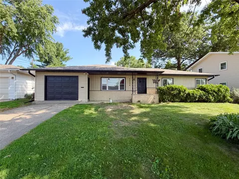 2008 N 3rd Ave E, Newton, IA 50208