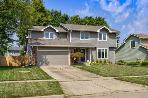 1212 57th Pl, West Des Moines, IA 50266