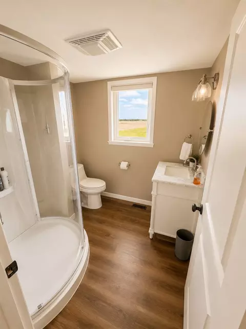 Bath - 16665 524th St, Centerville, IA 52544 photo 3 of 3