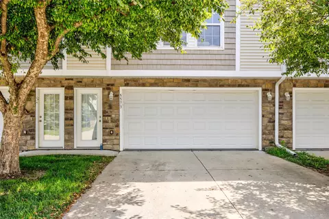 5573 Boston Ct, Johnston, IA 50131