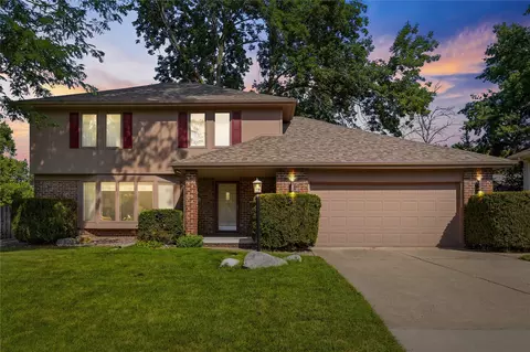 1056 Maplenol Dr, West Des Moines, IA 50266
