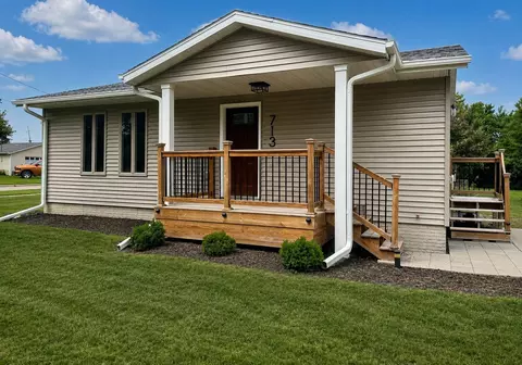 713 W Jones St, Knoxville, IA 50138