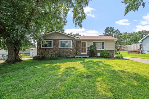 576 S Hickory Blvd, Pleasant Hill, IA 50327