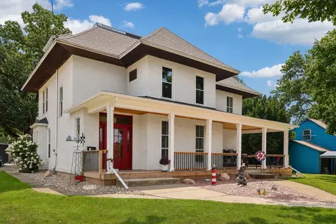 716 E 5th St N, Newton, IA 50208