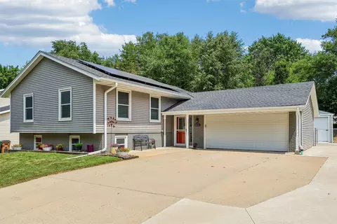 8839 Woodmayr Cir, Norwalk, IA 50211