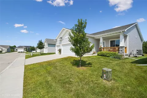 9841 Thorton Dr, Johnston, IA 50131
