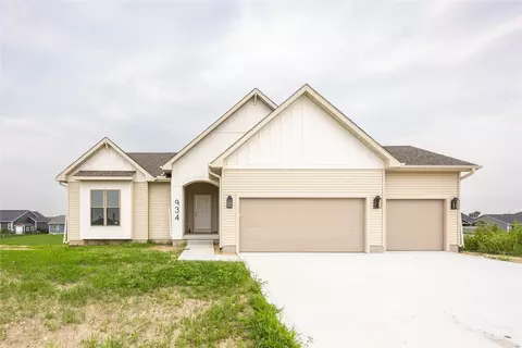 934 Wild Oak Dr, Huxley, IA 50124