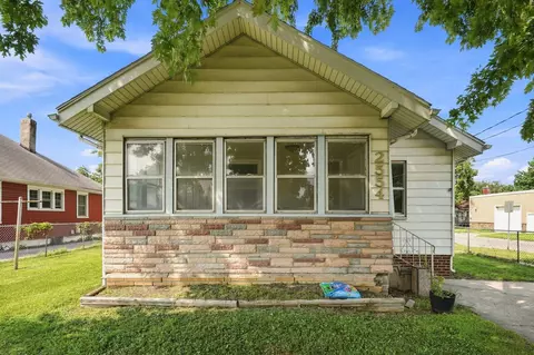 2554 E Grand Ave, Des Moines, IA 50317