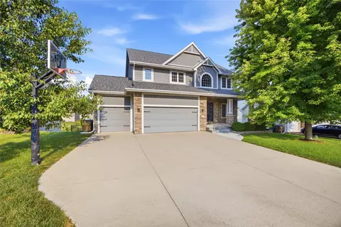 4455 NW 165th St, Clive, IA 50325