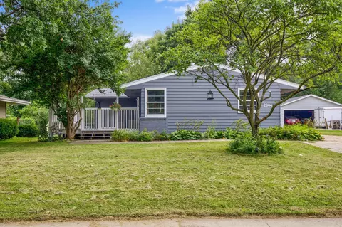 2804 Vine St, West Des Moines, IA 50265