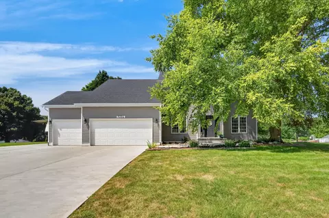 9286 NW Lakeridge Ln, Polk City, IA 50226