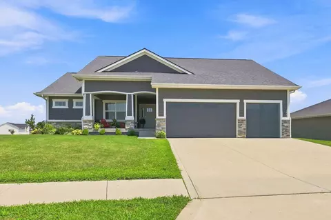 2013 NE Breezy Pt, Grimes, IA 50111
