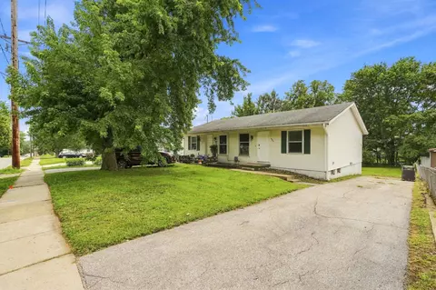 121 E Watrous Ave, Des Moines, IA 50315