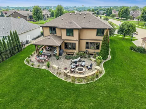 4823 150th St, Urbandale, IA 50323