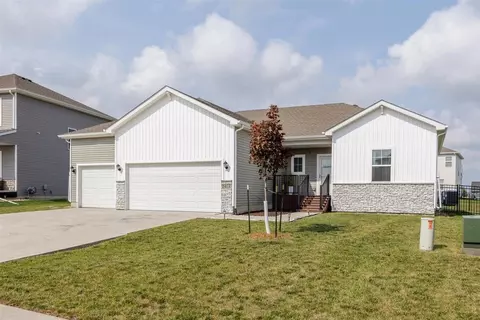 5418 145th St, Urbandale, IA 50323