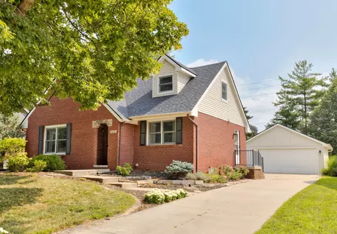 4221 87th St, Urbandale, IA 50322
