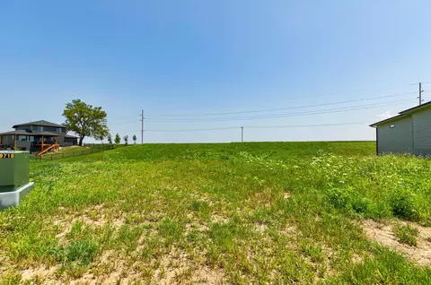 14204 Catalpa Dr, Urbandale, IA 50323