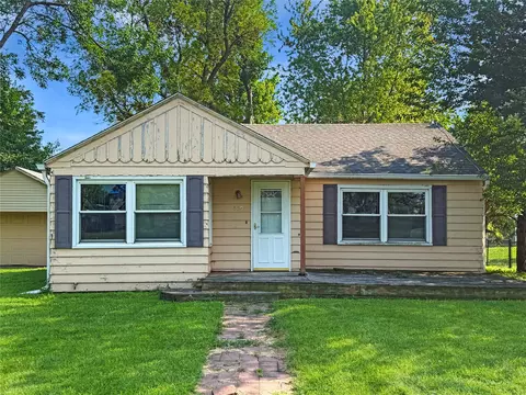 559 NW Maple St, Elkhart, IA 50073
