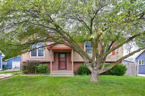 131 S 52nd St, West Des Moines, IA 50265