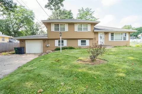 3304 Hillsdale Dr, Urbandale, IA 50322