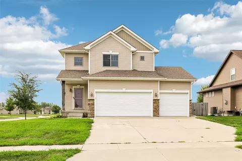 302 31st St SW, Altoona, IA 50009