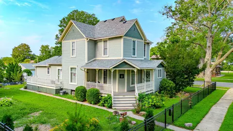 322 W Washington St, Winterset, IA 50273